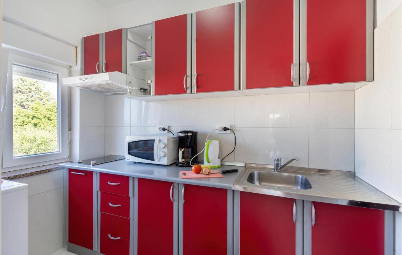 קרק Cozy Apartment In Krk With Kitchen מראה חיצוני תמונה