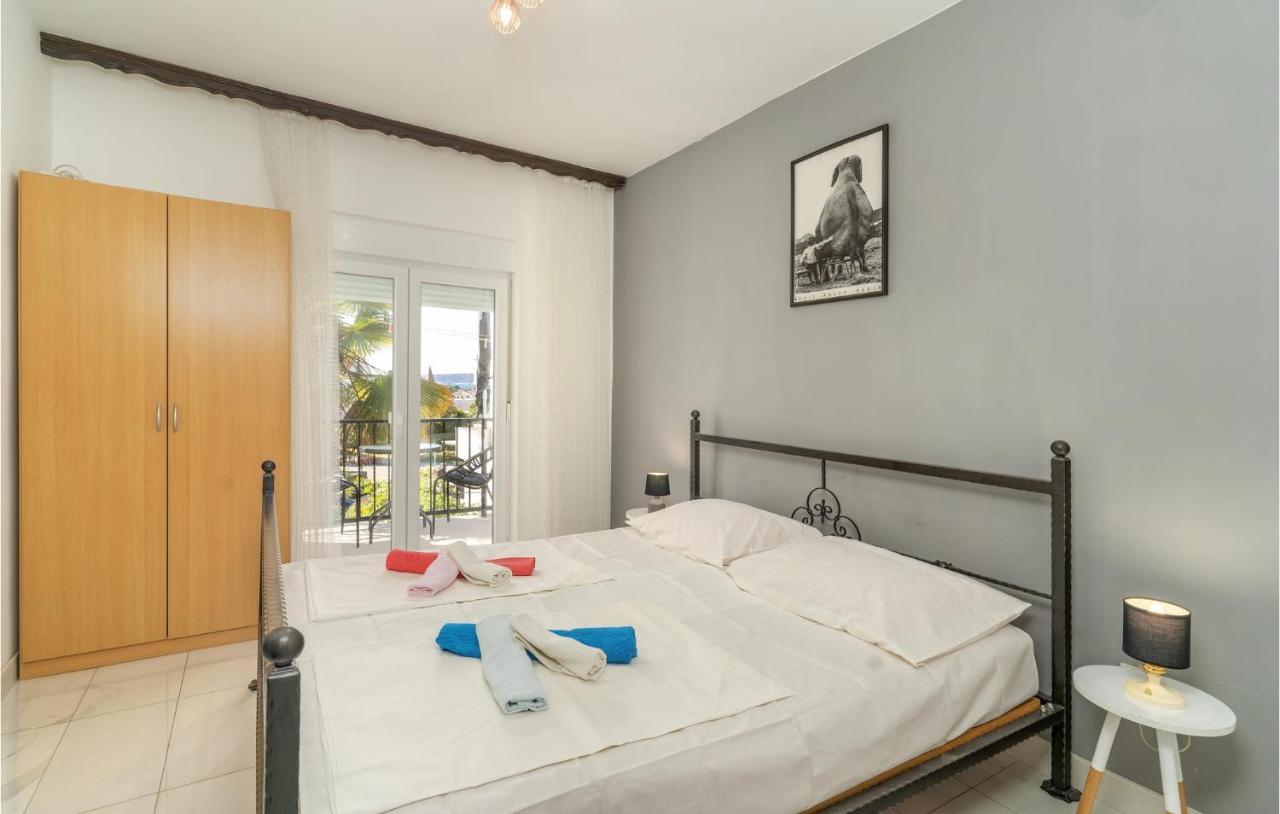 קרק Cozy Apartment In Krk With Kitchen מראה חיצוני תמונה